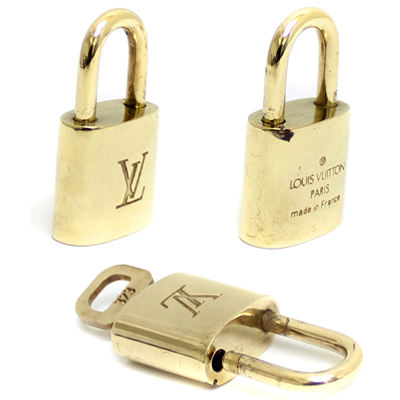 LOUIS VUITTON 【ルイヴィトン】カデナ パドロック鍵 キー ゴールド カギ南京錠 アクセサリー 男女兼用 小物【中古】 ー 【ブラモ】欲しいブランド品がすぐ見つかる!ネット通販サイト! LOUIS VUITTON 【ルイヴィトン】カデナ パドロック鍵 キー ゴールド カギ南京錠 アクセサリー 男女兼用 小物【中古】 ー 【ブラモ】欲しいブランド品がすぐ見つかる!ネット通販サイト!