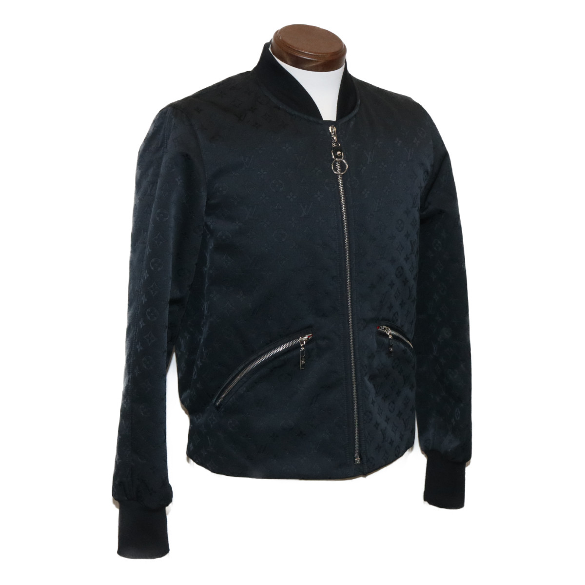 Louis Vuitton ブラック ジャケット ハート刺繍 Shiny Monogram Short Parka - Women - Ready-to-Wear | LOUIS